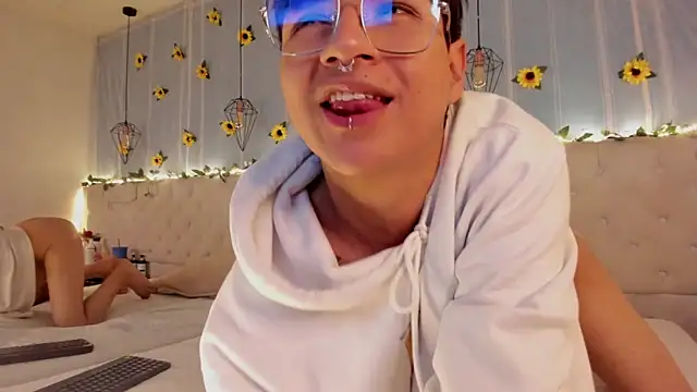 Snapshot of AleAurarashi chatting on October 30, 2025, 3:38 am AleAurarashi online show from October 30, 2025, 3:38 am