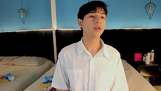 Snapshot of AleAurarashi chatting on September 15, 2025, 11:43 am AleAurarashi online show from September 15, 2025, 11:43 am