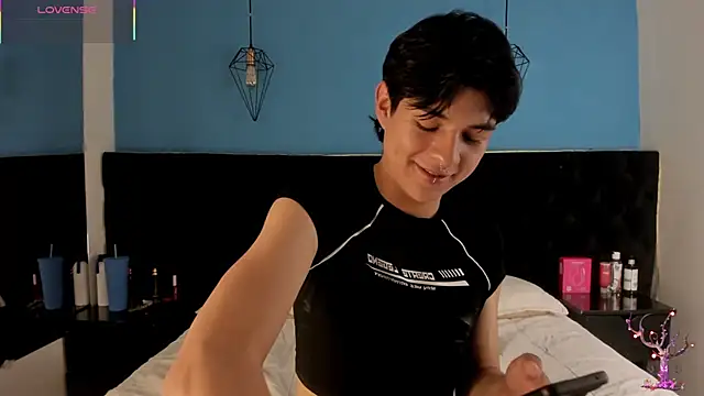 Snapshot of AleAurarashi chatting on October 2, 2025, 11:30 pm AleAurarashi online show from October 2, 2025, 11:30 pm