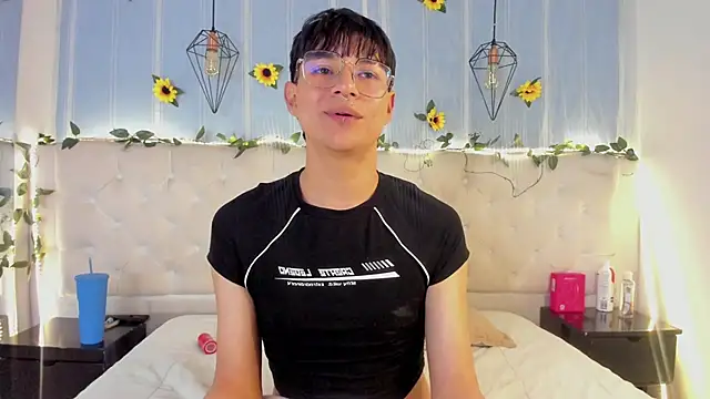 Snapshot of AleAurarashi chatting on October 14, 2025, 7:31 am AleAurarashi online show from October 14, 2025, 7:31 am