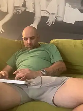 Hothotboyg online show from March 19, 2026, 7:25 pm