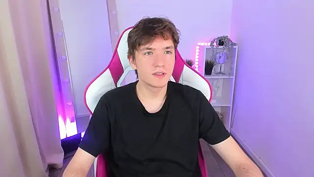 Snapshot of Ethan_Rivers chatting on October 9, 2025, 8:53 pm Ethan Rivers online show from October 9, 2025, 8:53 pm