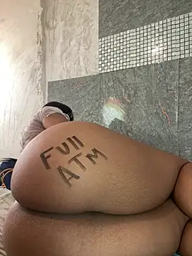 Snapshot of Messy-diana21 chatting on February 15, 2026, 7:02 pm Messy-diana21 online show from February 15, 2026, 7:02 pm