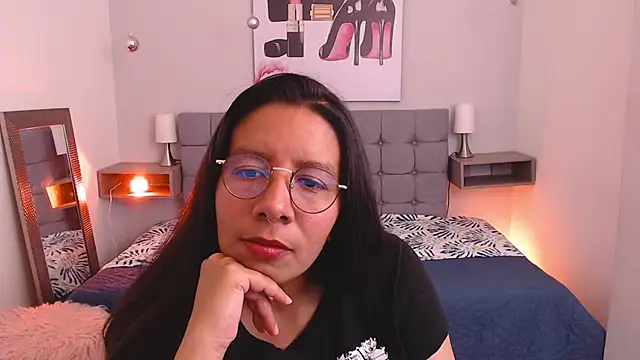 sophia reyes  online show from September 10, 2025, 3:27 am