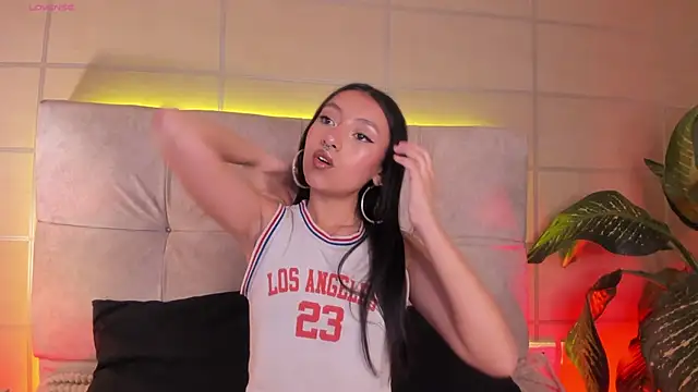 Snapshot of Luna_Moo_ chatting on October 22, 2025, 4:34 am Luna Moo online show from October 22, 2025, 4:34 am