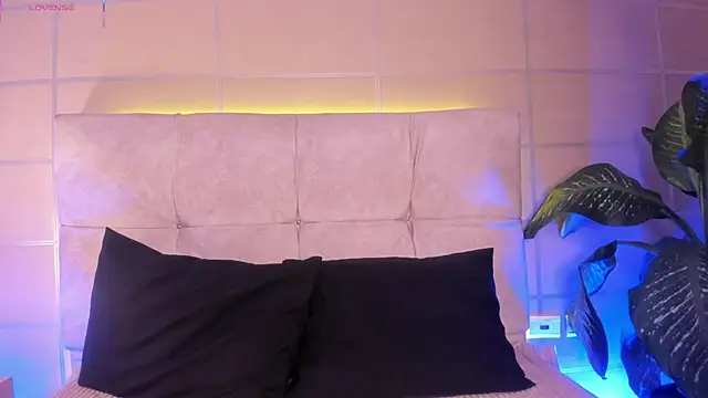 Snapshot of Luna_Moo_ chatting on October 24, 2025, 4:22 am Luna Moo online show from October 24, 2025, 4:22 am