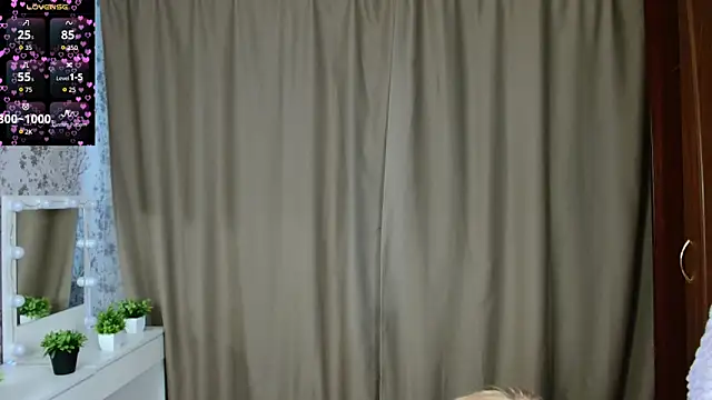 Snapshot of juicegirl3408 chatting on September 27, 2025, 10:32 am juicegirl3408 online show from September 27, 2025, 10:32 am