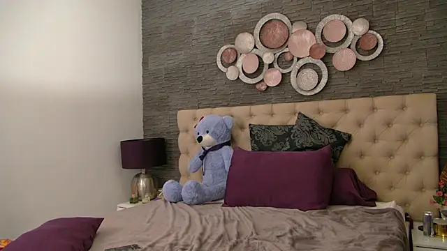 Snapshot of VannyFoxx chatting on October 14, 2025, 7:03 pm VannyFoxx online show from October 14, 2025, 7:03 pm