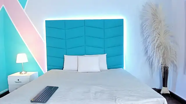 mara winters  online show from February 9, 2026, 2:04 pm