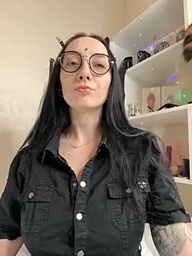 Jinhee Tiny online show from October 14, 2025, 1:23 pm