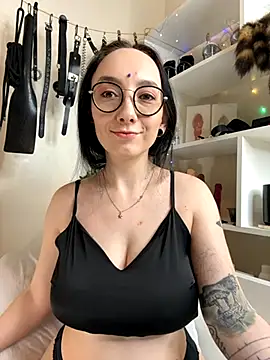 Jinhee Tiny online show from October 20, 2025, 10:38 am