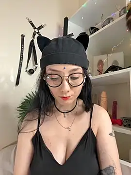 Jinhee Tiny online show from October 2, 2025, 9:45 am