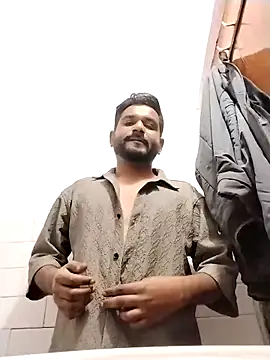 avi007p online show from December 17, 2025, 5:07 pm