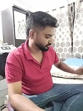 Snapshot of avi007p chatting on May 28, 2026, 4:57 pm avi007p online show from May 28, 2026, 4:57 pm