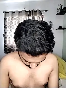 Snapshot of avi007p chatting on October 21, 2025, 6:24 am avi007p online show from October 21, 2025, 6:24 am