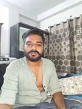 Snapshot of avi007p chatting on June 17, 2026, 6:40 pm avi007p online show from June 17, 2026, 6:40 pm