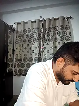 Snapshot of avi007p chatting on July 17, 2026, 5:43 pm avi007p online show from July 17, 2026, 5:43 pm