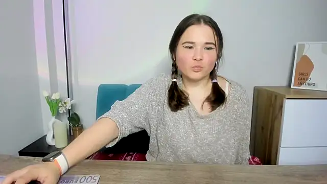 IsabellCharm online show from October 17, 2025, 1:02 pm