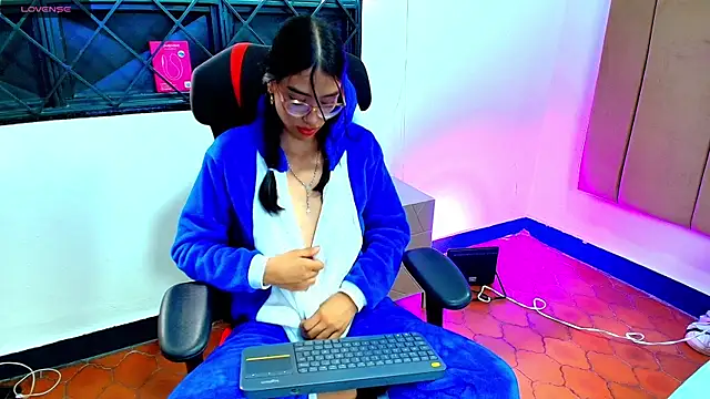 XdoomiilypaX online show from September 10, 2025, 7:46 pm
