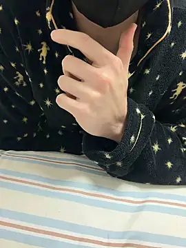 hijin11415 online show from December 14, 2025, 1:28 pm