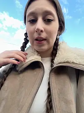 FroggyAnna online show from October 7, 2025, 1:45 pm