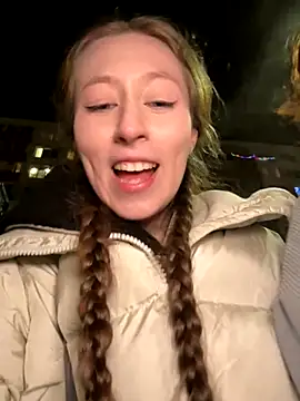 FroggyAnna online show from December 5, 2025, 6:50 pm