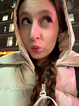 FroggyAnna online show from November 20, 2025, 3:02 pm