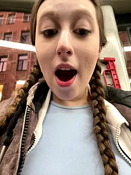 FroggyAnna online show from October 21, 2025, 2:49 pm