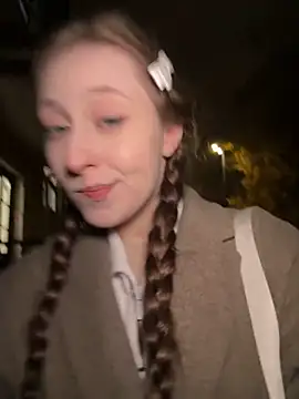 FroggyAnna online show from October 15, 2025, 4:48 pm