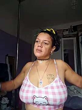 Snapshot of GoddessChantelle chatting on October 13, 2025, 1:56 pm GoddessChantelle online show from October 13, 2025, 1:56 pm