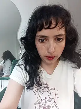 a Malgosia mako online show from October 27, 2025, 3:02 pm