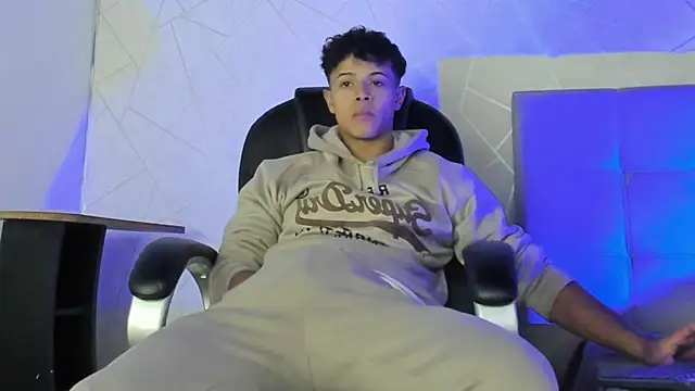 Alex Colton7 online show from December 2, 2025, 4:58 am