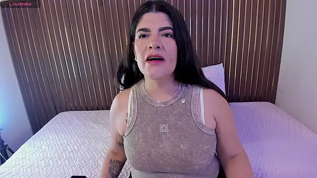 Roxie-NS online show from November 26, 2025, 12:05 pm