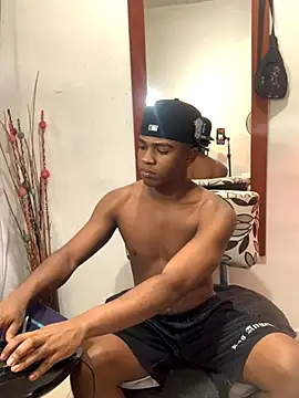 Snapshot of DEMOND_333 chatting on September 24, 2025, 2:12 pm DEMOND 333 online show from September 24, 2025, 2:12 pm