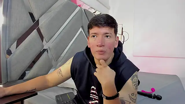 Snapshot of ZoeandEthan chatting on October 11, 2025, 6:42 pm ZoeandEthan online show from October 11, 2025, 6:42 pm