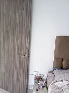 LoanaSantos online show from April 11, 2026, 9:07 pm