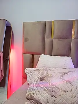 LoanaSantos online show from October 5, 2025, 2:13 am