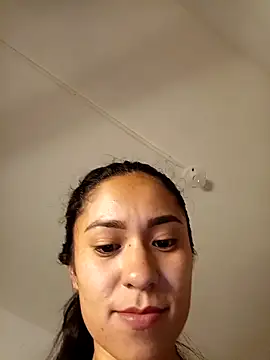 Liahdiaz  online show from April 9, 2026, 2:56 pm