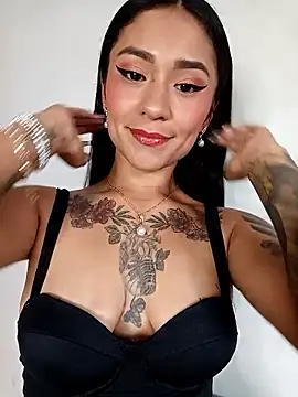 Liahdiaz  online show from December 13, 2025, 8:04 pm