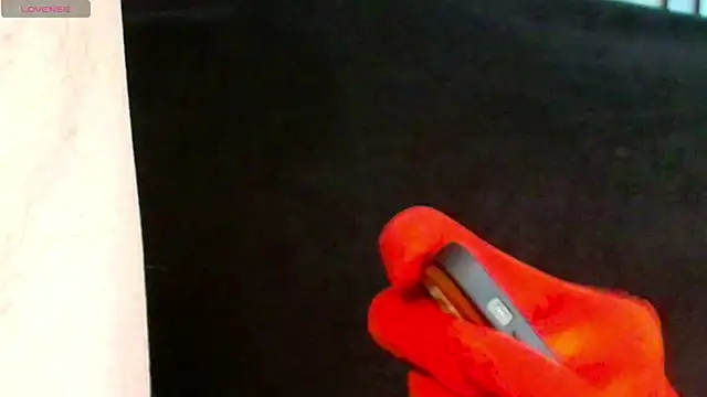 Snapshot of glovesandblowjobs chatting on October 14, 2025, 8:20 pm glovesandblowjobs online show from October 14, 2025, 8:20 pm