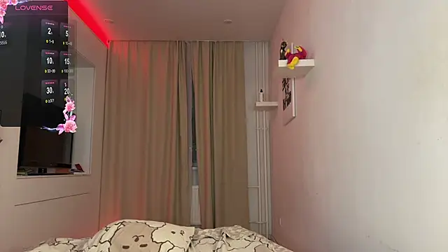 june mooon online show from December 14, 2025, 7:30 pm