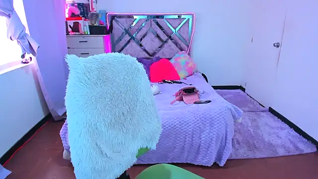 Luna Analya online show from October 27, 2025, 1:23 pm