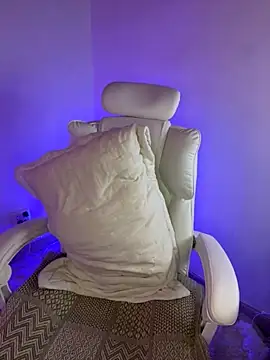 Vicky Saidi online show from November 10, 2025, 11:59 am