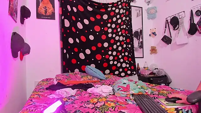 Rihanna hotx online show from April 10, 2026, 3:13 am