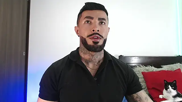 andrea de lucaa online show from April 10, 2026, 3:57 am