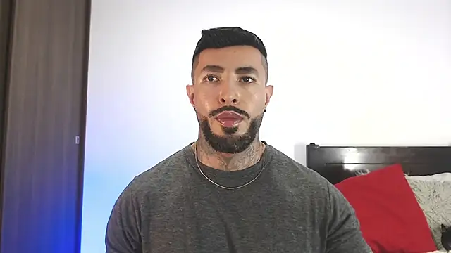 andrea de lucaa online show from April 7, 2026, 4:14 am