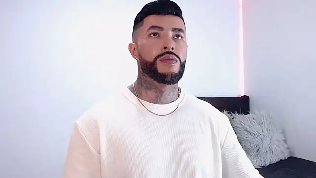 andrea de lucaa online show from October 10, 2025, 3:18 am