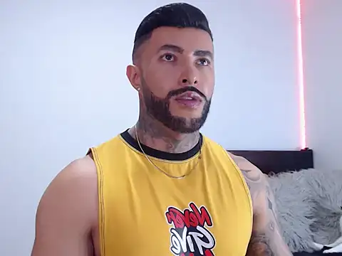 andrea de lucaa online show from September 30, 2025, 2:39 am