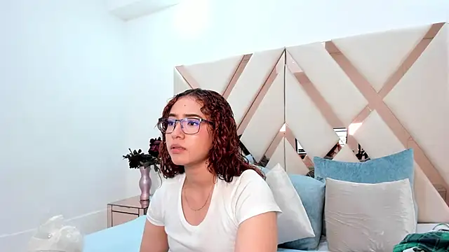 Snapshot of megannherrera chatting on February 13, 2026, 7:47 pm megannherrera online show from February 13, 2026, 7:47 pm