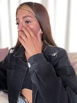 Isabella18 pink online show from April 9, 2026, 7:42 pm